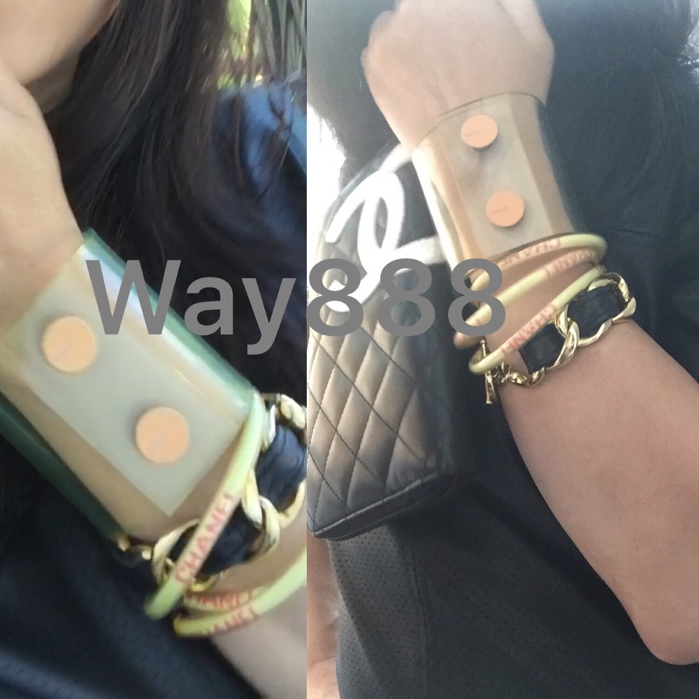 Authentic Chanel Vinyl Bracelet Clear - Picture 8 of 8